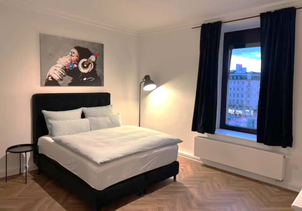 Opernplatz - Big Room - 1