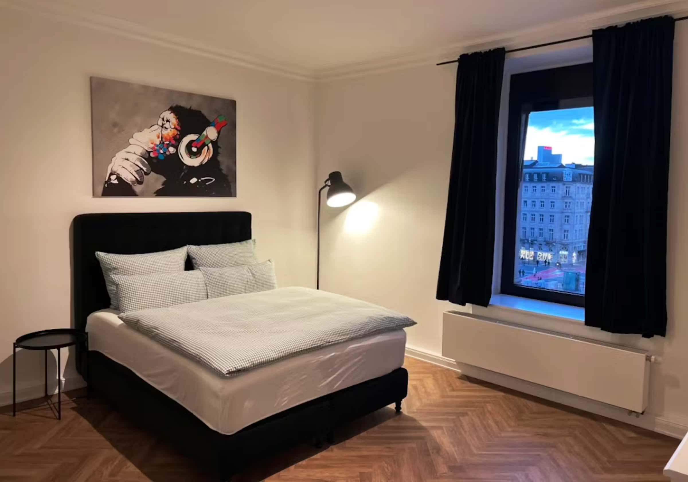 Opernplatz - Big Room - 2