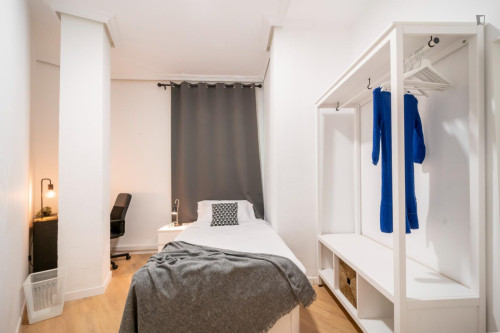 Cosy single bedroom close to Valencia Station North