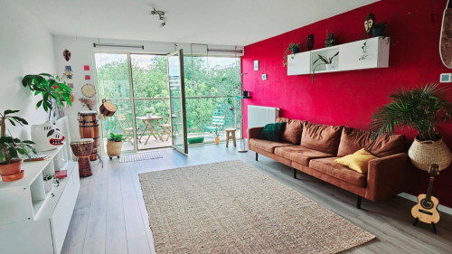 Cozy private room in a 2-bedroom apartment located in front of Kraaiennest Metro Station