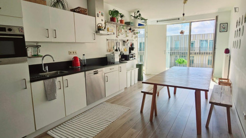 Cozy private room in a 2-bedroom apartment located in front of Kraaiennest Metro Station