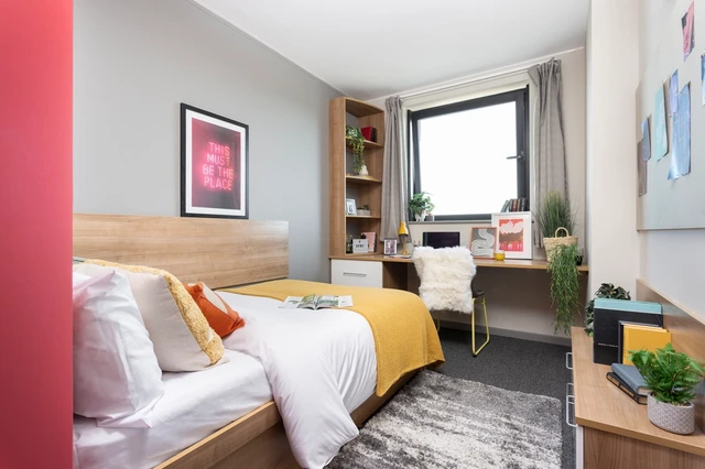 Extra Large High Double En-Suite - 3