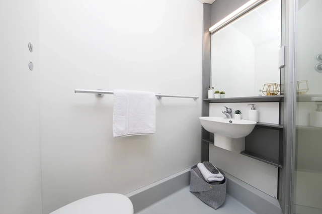 Extra Large High Double En-Suite - 2