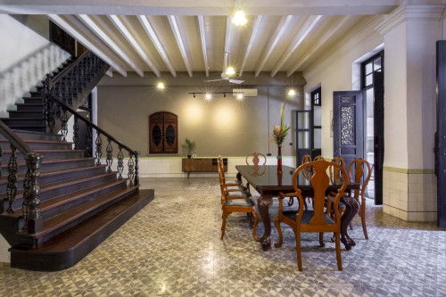 Modern Luxury Complex - Incl. Terrace near Paragon Shopping Centre