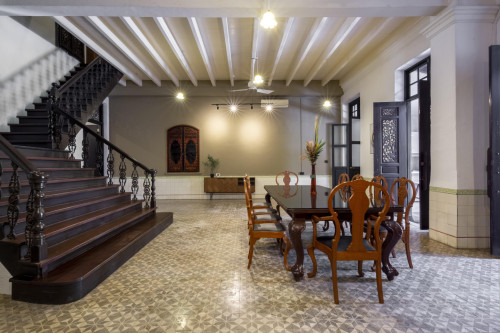 Modern Luxury Complex - Incl. Terrace near Paragon Shopping Centre