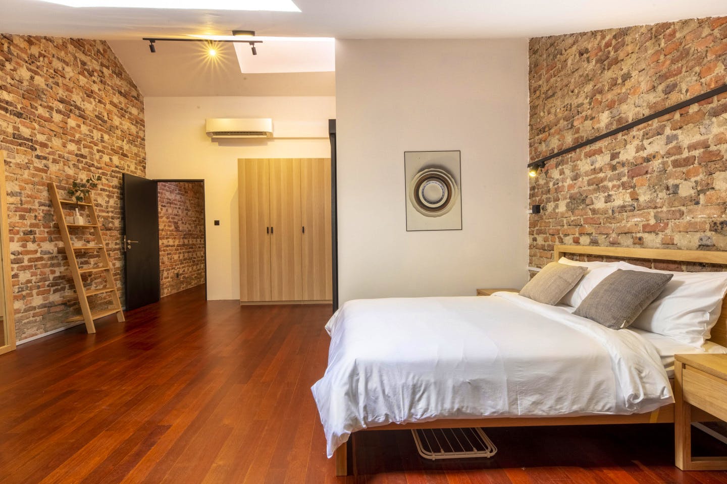  Private Master Room With Ensuite Bathroom  -  Modern Luxury Complex - Incl. Terrace near Paragon Shopping Centre  - Gallery -  5