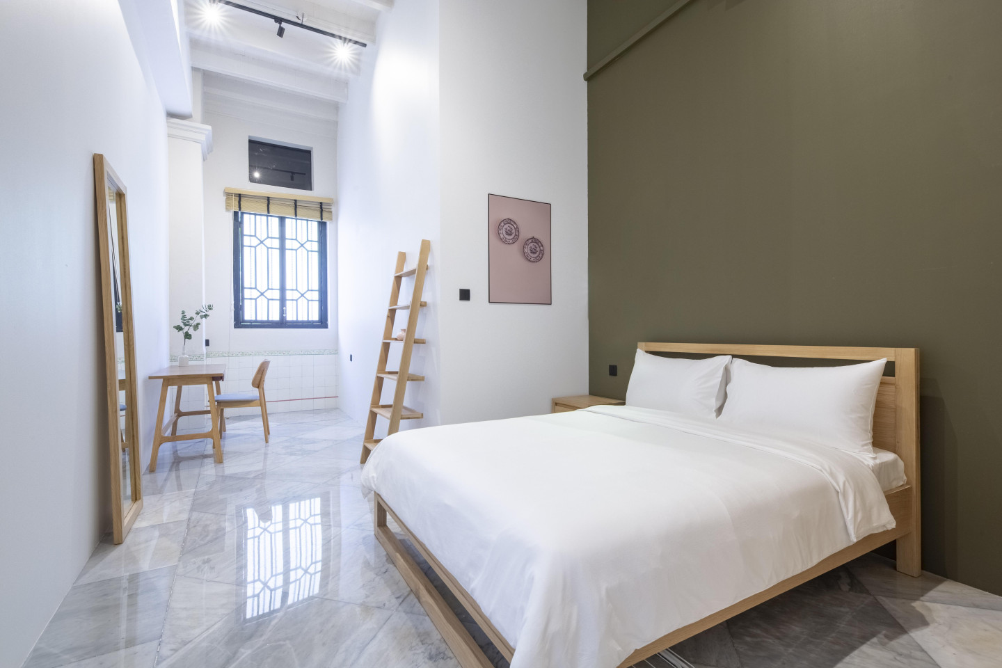  Private Large Room With Shared Bathroom  -  Modern Luxury Complex - Incl. Terrace near Paragon Shopping Centre  - Gallery -  14