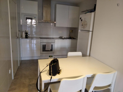 Single bedroom in 3-bedroom apartment - Gallery - 4