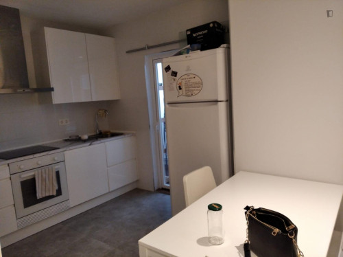 Single bedroom in 3-bedroom apartment - Gallery - 5