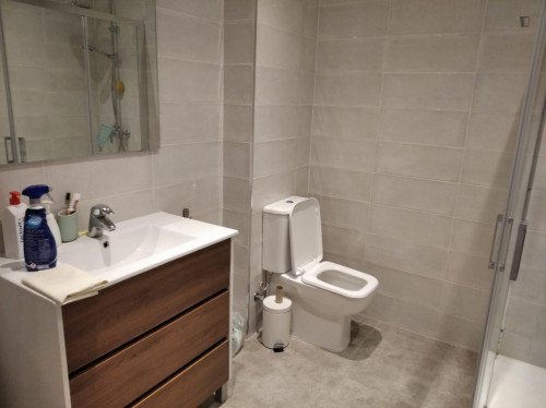 Single bedroom in 3-bedroom apartment - Gallery - 6