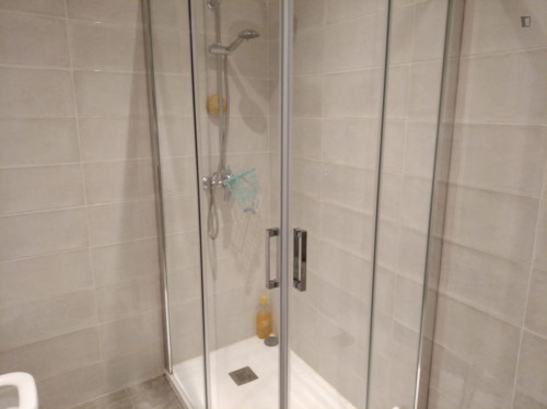 Single bedroom in 3-bedroom apartment - Gallery - 7