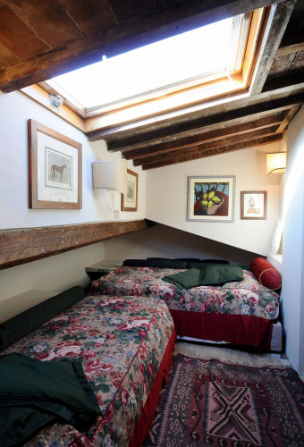 Charming twin ensuite bedroom close to Basilica di Santa Maria Novella
