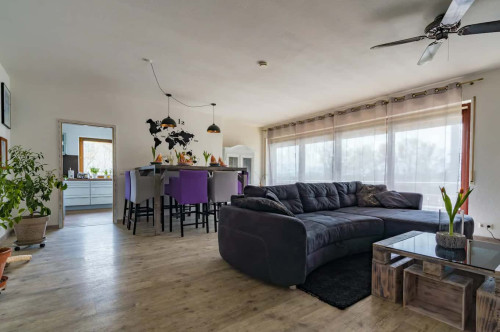 Geschmackvolle und geräumige Wohnung mit drei Zimmern sowie Balkon und Einbauküche in Friedrichshafen
