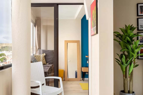 Stylish 1-bed flat w/ balcony overlooking the sea