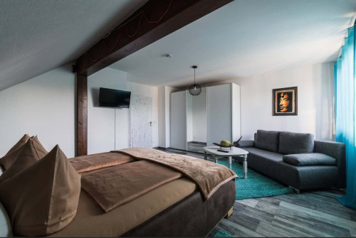 Geschmackvolle und geräumige Wohnung mit drei Zimmern sowie Loggia und Einbauküche in Friedrichshafen - Gallery - 6