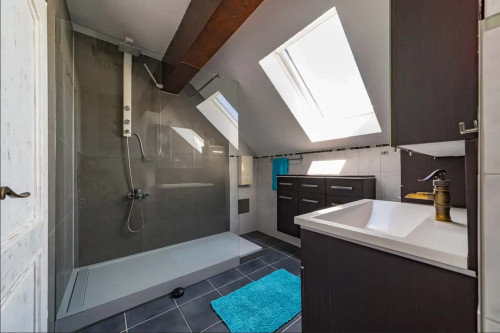 Geschmackvolle und geräumige Wohnung mit drei Zimmern sowie Loggia und Einbauküche in Friedrichshafen - Gallery - 9