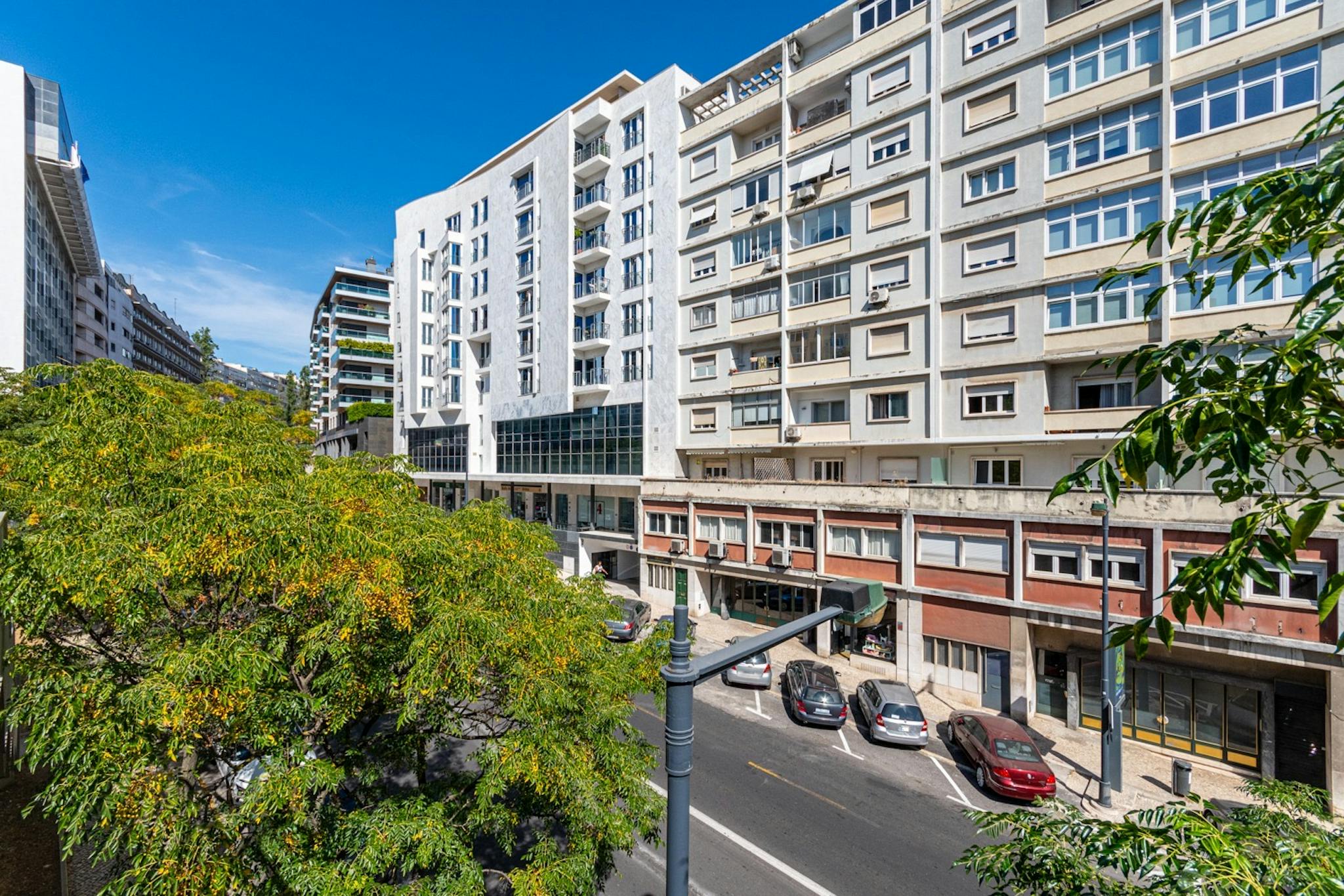 Avenida Infante Santo, Lisbon