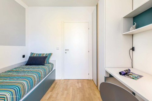 Room in Via Darsena, Ferrara for 97 m² with 5 bedrooms