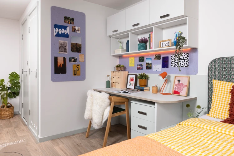  Extra Large High Double En-Suite  -  Broadcasting Tower  - Gallery -  2