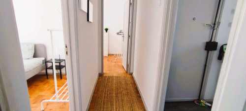 Bright double room with balcony and private toilet near Queluz train station, 15 minutes from Lisbon - Room 3