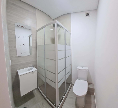 Single ensuite room in Rua Maria Veleda, Amadora/Lisbon