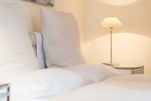 Apartment with a view on the front garden