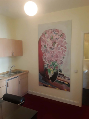 Apartment with a view on the front garden