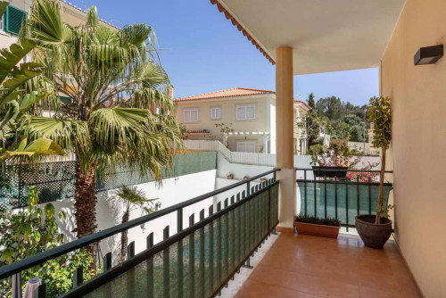 Splendid 4-bed house w/ Garden&Pool