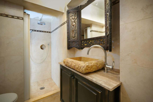Leoni Suite