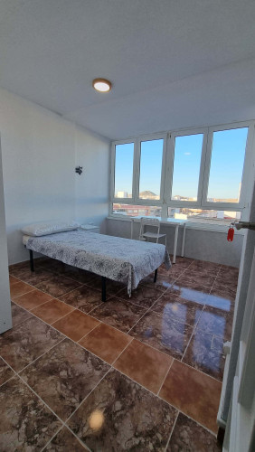 Room in Calle Lope de Rueda, Cartagena for 120 m² with 6 bedrooms