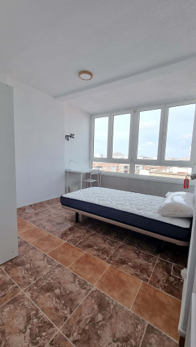 Room in Calle Lope de Rueda, Cartagena for 120 m² with 6 bedrooms