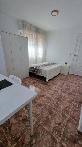 Room in Calle Lope de Rueda, Cartagena for 120 m² with 6 bedrooms