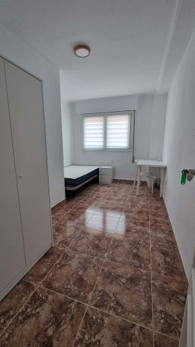 Room in Calle Lope de Rueda, Cartagena for 120 m² with 6 bedrooms