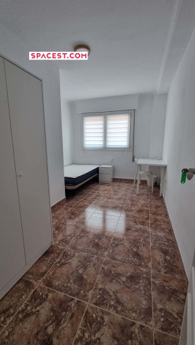 Room in Calle Lope de Rueda, Cartagena for 120 m² with 6 bedrooms