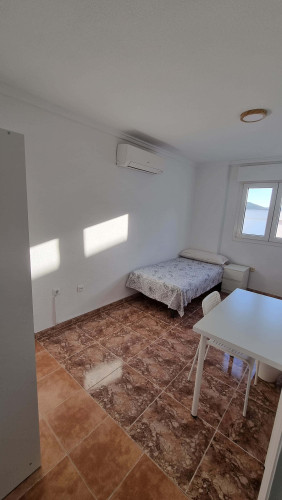 Room in Calle Lope de Rueda, Cartagena for 120 m² with 6 bedrooms