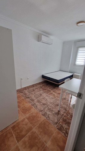 Room in Calle Lope de Rueda, Cartagena for 120 m² with 6 bedrooms