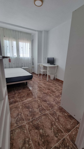 Room in Calle Lope de Rueda, Cartagena for 120 m² with 6 bedrooms