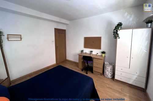 Calle Capitanes de Ripoll H3 apt 9