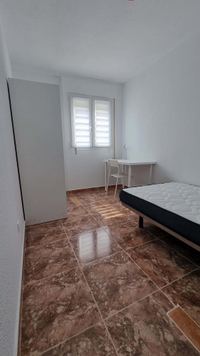 Room in Calle Lope de Rueda, Cartagena for 120 m² with 6 bedrooms