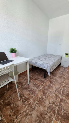 Room in Calle Lope de Rueda, Cartagena for 120 m² with 6 bedrooms