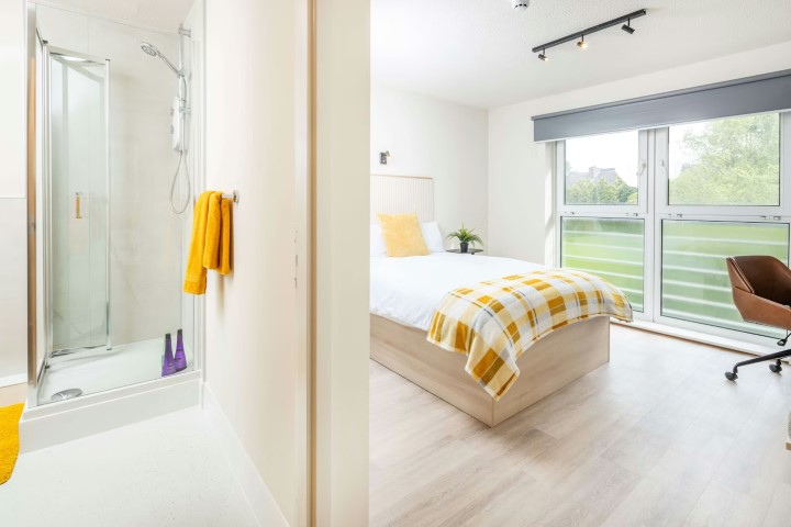  En-Suite Silver  -  The Railyard Roost  - Gallery -  2