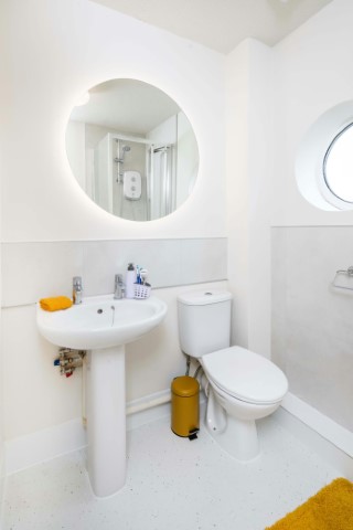  En-Suite Silver  -  The Railyard Roost  - Gallery -  6