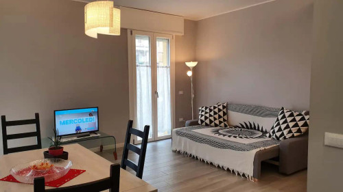 Bartolino: tranquillo e nuovo, in zona residenziale vicina alla stazione, fino a 6 persone