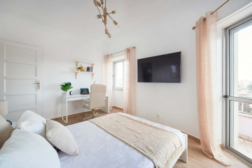 Room 2 - 205. Mouzinho Albuquerque 2 3E