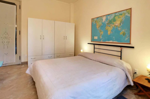 Camera matrimoniale uso singola con bagno privato e balcone