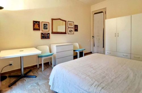 Camera matrimoniale uso singola con bagno privato e balcone