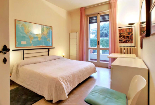 Camera matrimoniale uso singola con bagno privato e balcone