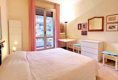 Camera matrimoniale uso singola con bagno privato e balcone