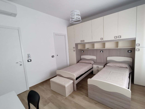 Stanze con bagno Privato in Via Ludovico Padovani, Brescia
