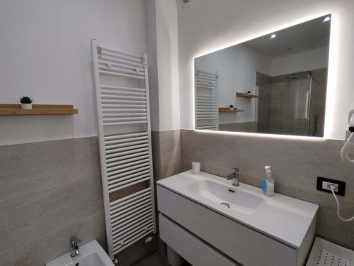 Stanze con bagno Privato in Via Ludovico Padovani, Brescia